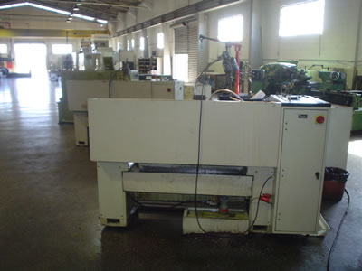 01 Torno Mecnico, marca Romi, modelo ID-20. Capacidade:  325 x 1000 mm. Passagem de rvore:  36 mm. 01 Torno Semi-Automtico HBX. Capacidade:  360 sobre barramento. Passagem de rvore:  38 mm. Entre pontas: 800 mm.