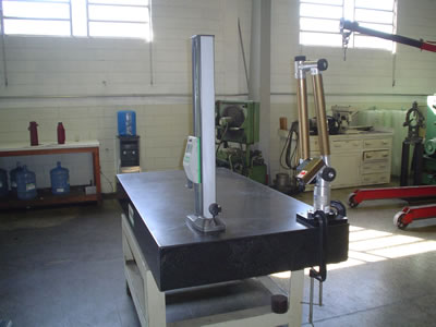 01 Sistema Articulado de Medio Tridimensional, marca Faro, modelo Gold, garantia Mitutoyo  Volume de Medio 2,4 m  Preciso  0,05 mm. 02 Desempenos, marca Mitutoyo. 01 Desempeno, marca Tecnogran 1000 x 2000.
