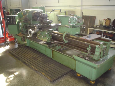 01 Torno Copiador hidrulico, marca Monarch. Capacidade:  720 x 1800 mm. Passagem de rvore:  50 mm.